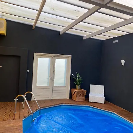 Huize Surmount Holiday home